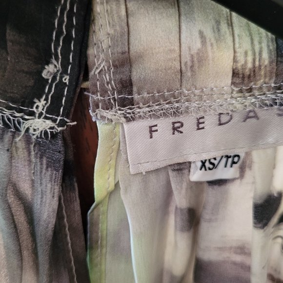 Freda's Silk Watercolour Halter Neck Blouse - Picture 4 of 13